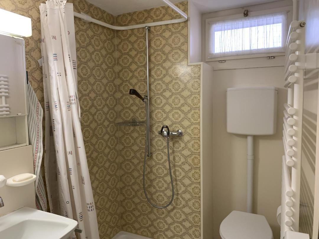 Revier Grosi'S Art Apartment Netstal Екстериор снимка
